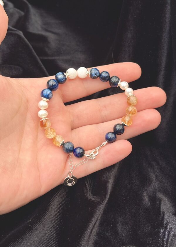 Allatra Sembollü Şifa Enerjili Doğal Taş Gümüş Bileklik | Sitrin & İnci & Kyanit - Görsel 3